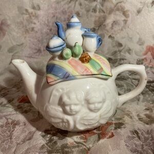 Vintage Kitsch Tea Pot